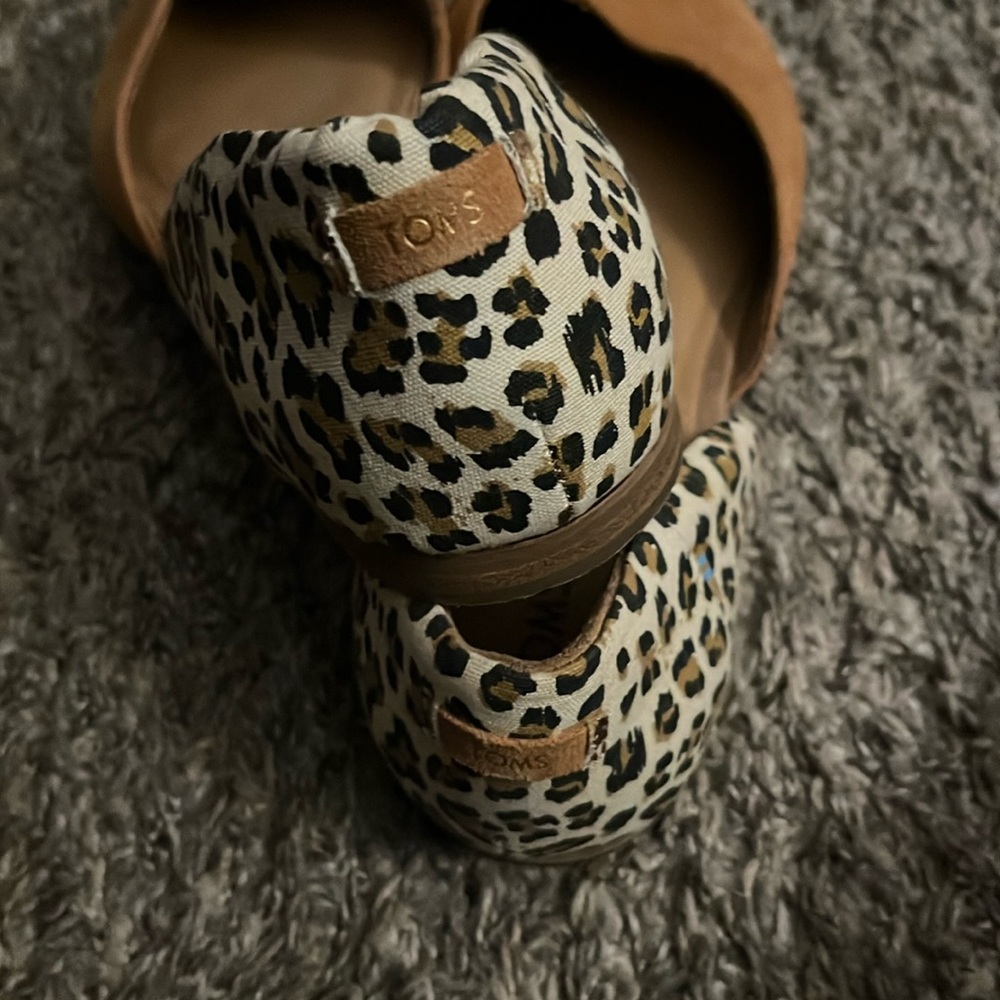 Toms Tan/Leopard Flat Shoe New Never Worn